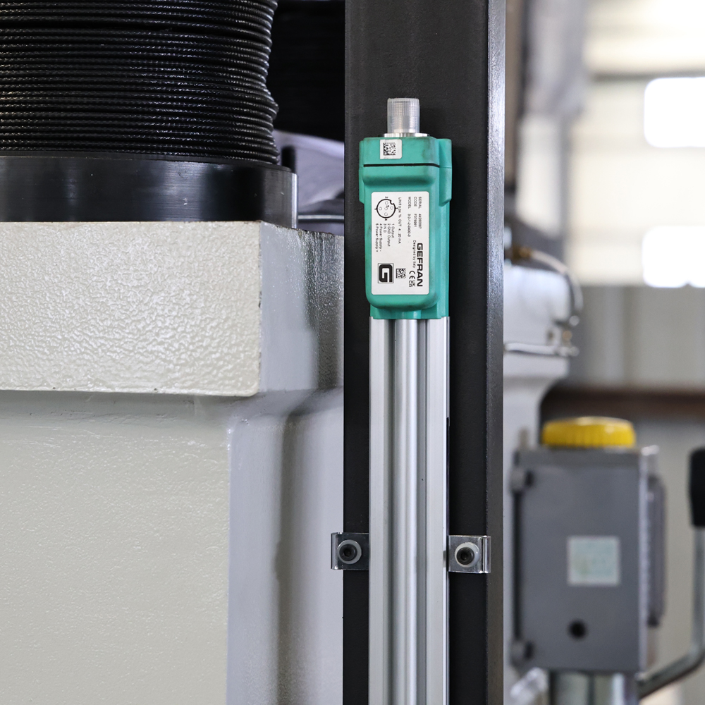 Magnetic induction displacement ruler